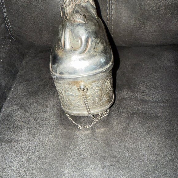 Antique Silver Lion-Shaped Handbag With Intricate Floral Design & Chain Strap - Picture 5 of 8